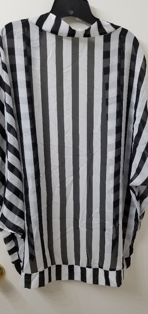 Black and White Cover Up - Picture 2 of 4